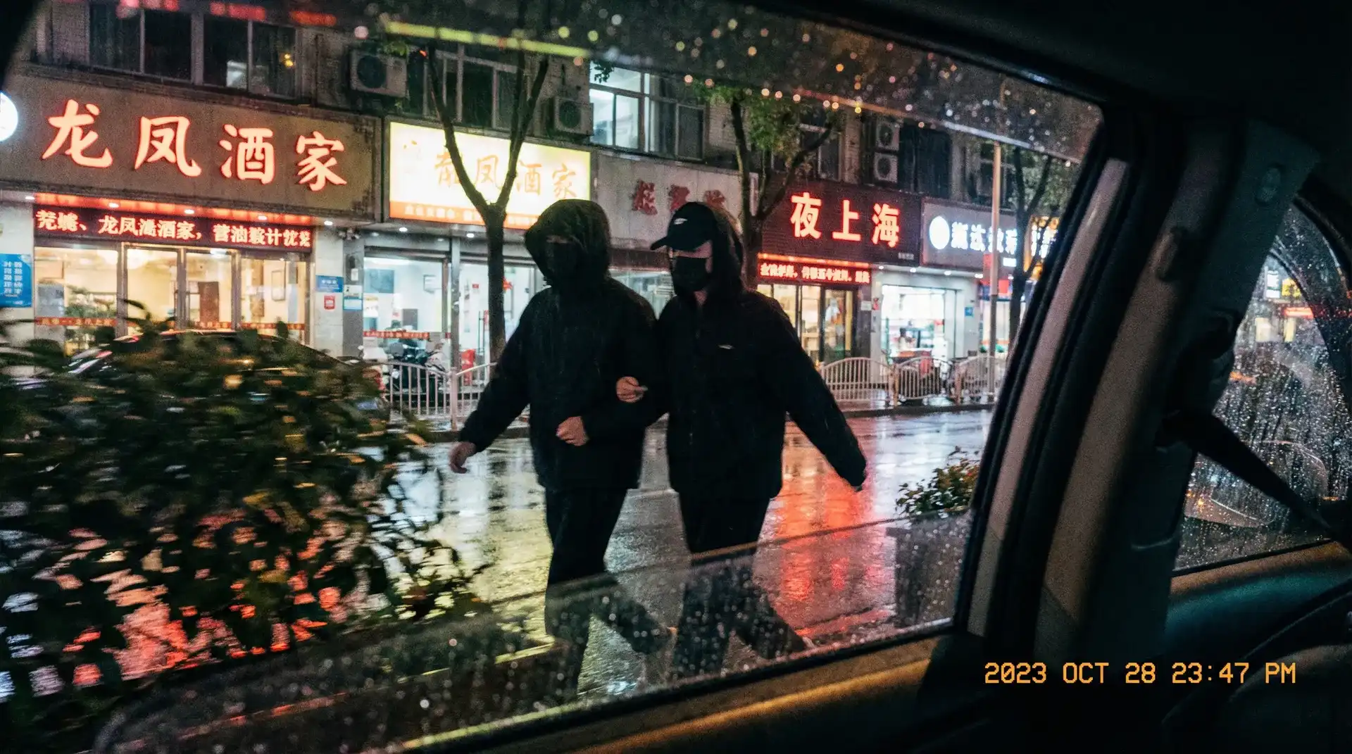 辉煌国际app - 顶流明星深夜密会现场抓拍照片